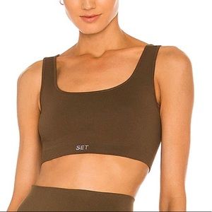Set active X Revolve box cut brown sports bra